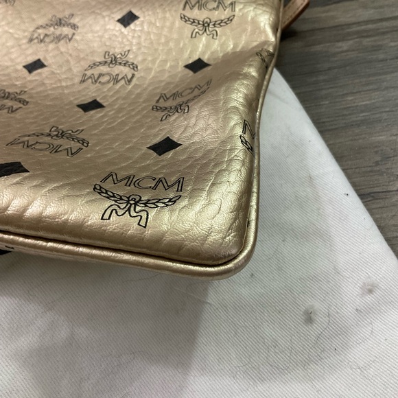 MCM Visetos Medium Portuna Pouch W/Strap - Picture 9 of 11